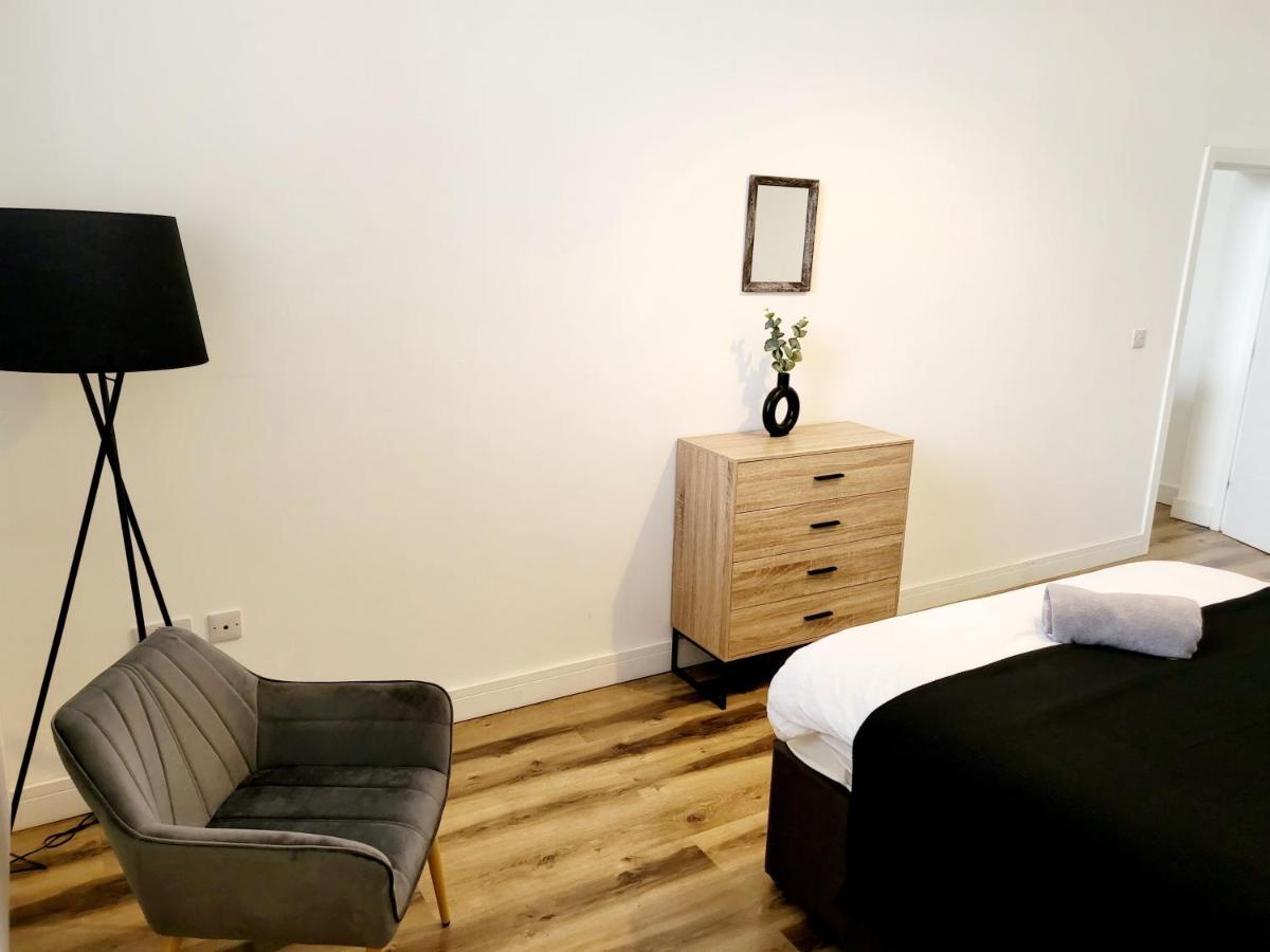 Апартаменти Burkhardt Hall- Parking Included- Sleeps 4 Свіндон Екстер'єр фото